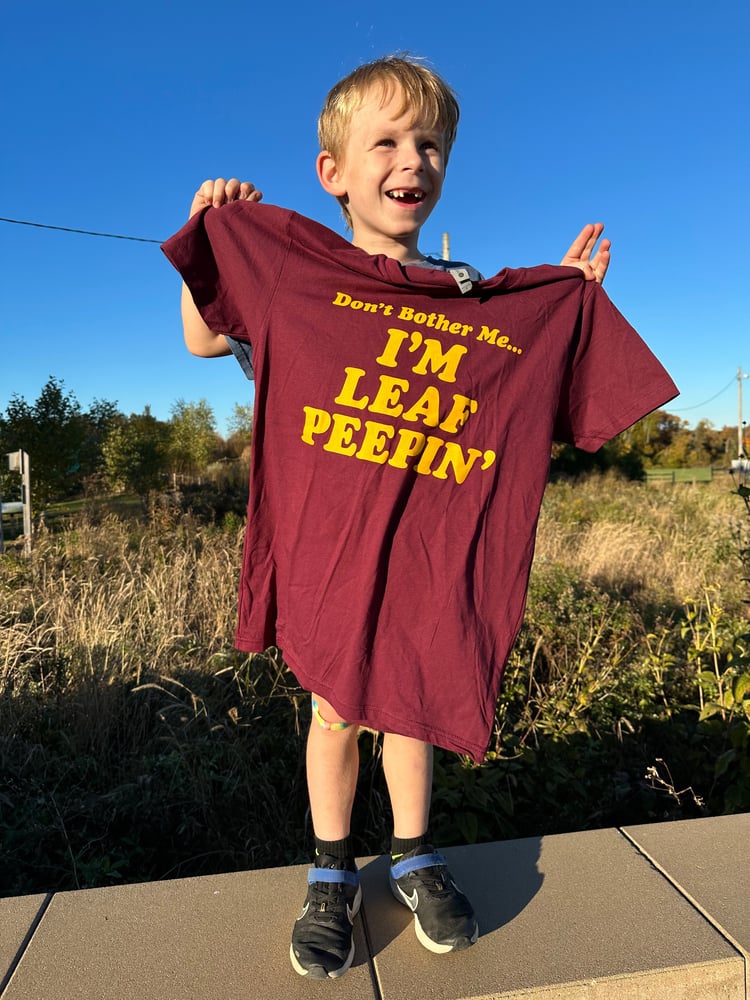 Image of Leaf Peepin' - t-shirt