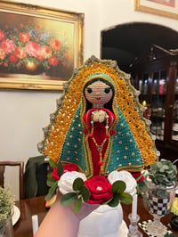 Image 1 of La Virgencita de Guadalupe Tejida con Rosas (con luces)