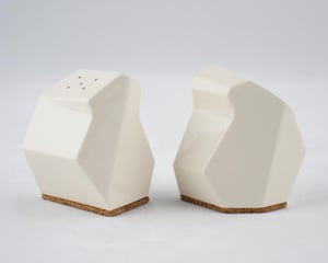 Image of salt/pepper shakers --Bird