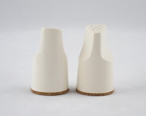 Image of salt/pepper shakers --Nose