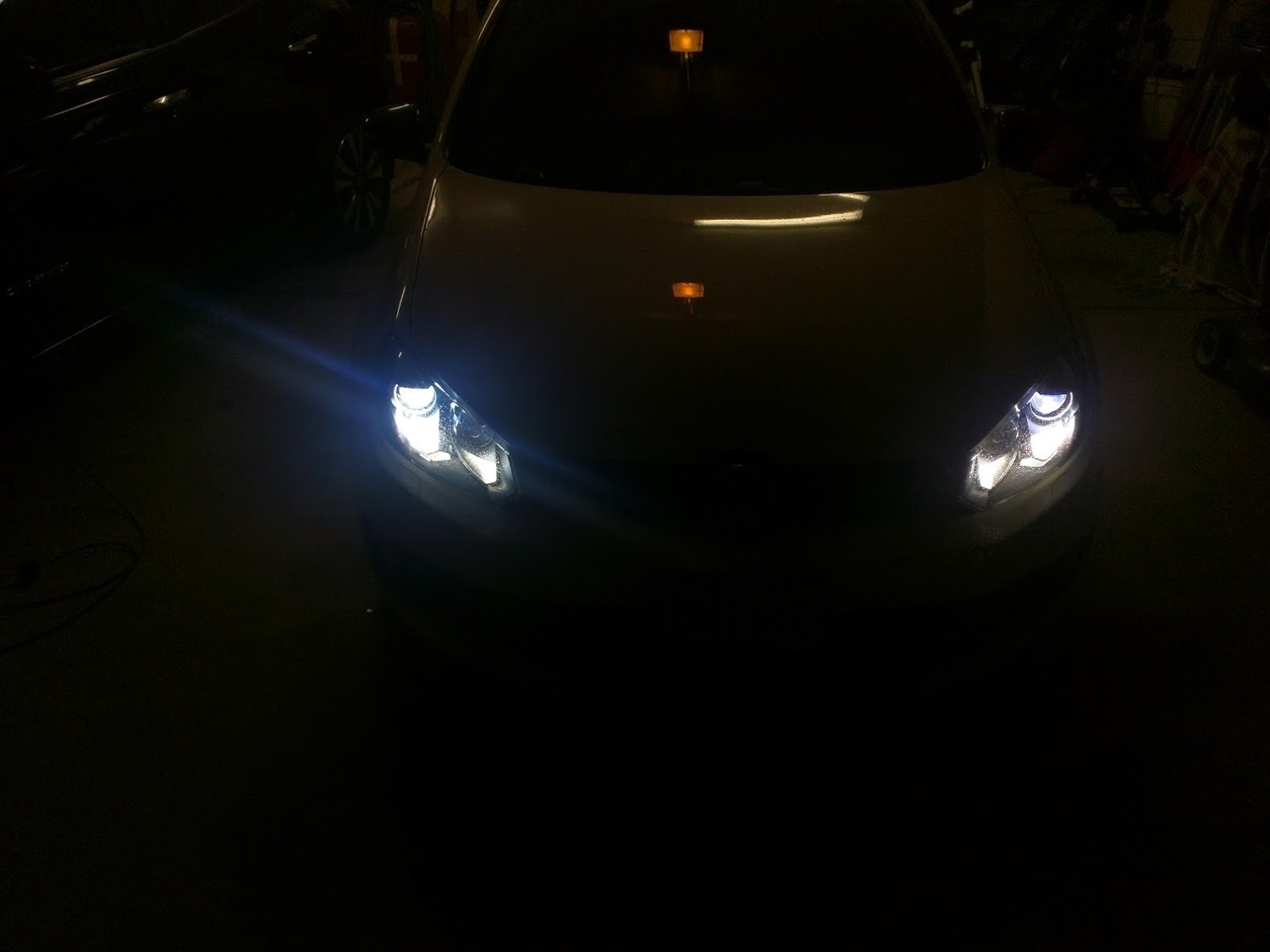 Image of New D1S / D2S / D3S Xenon Bulbs Fog - Bright White - No errors - Fits: Many Volkswagen & Audi Models