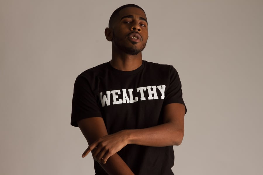Image of Black "WEALTHY" T-shirt