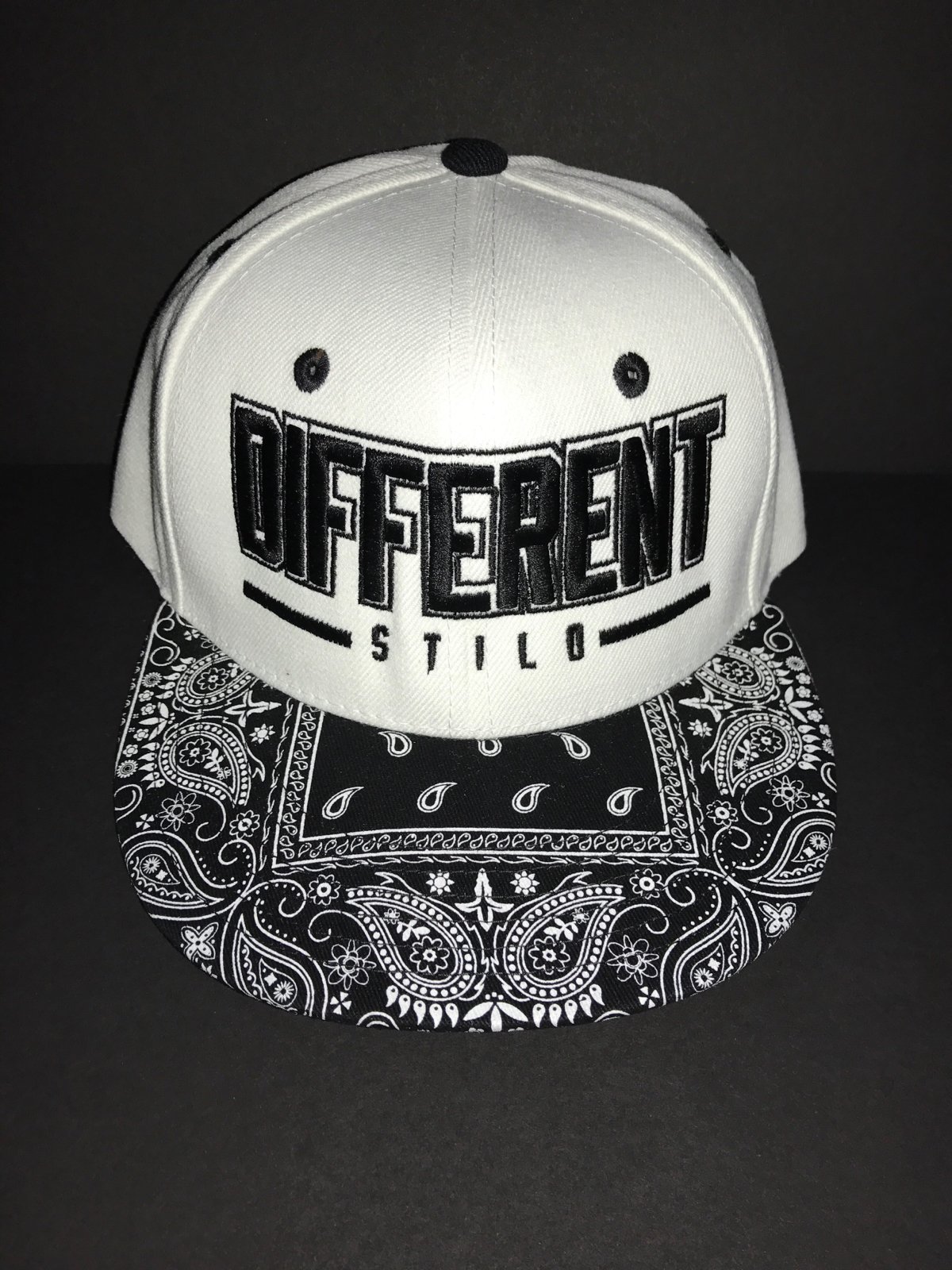 Image of Different Stilo "White & Black" Bandana Snapback