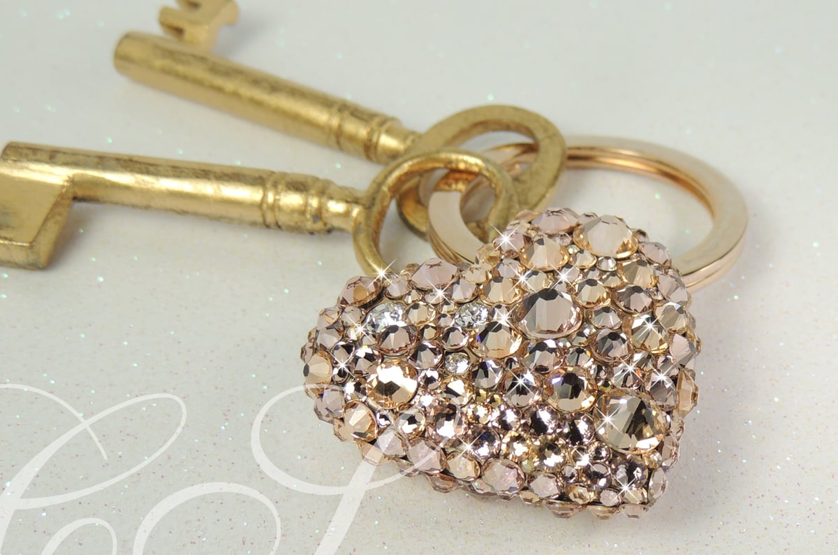 Luxury 3D Heart Keyring with Crystalskins