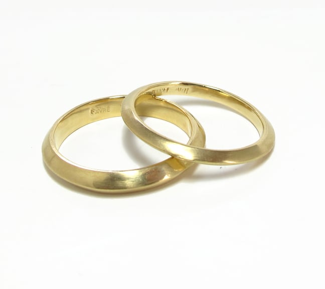 Image of Triangular Wire Band Ring 18k 4mm