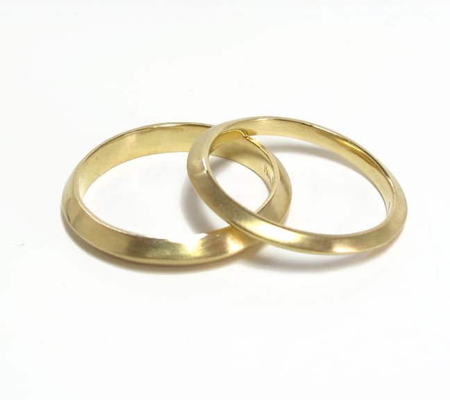Image of Triangular Wire Band Ring 18k 4mm