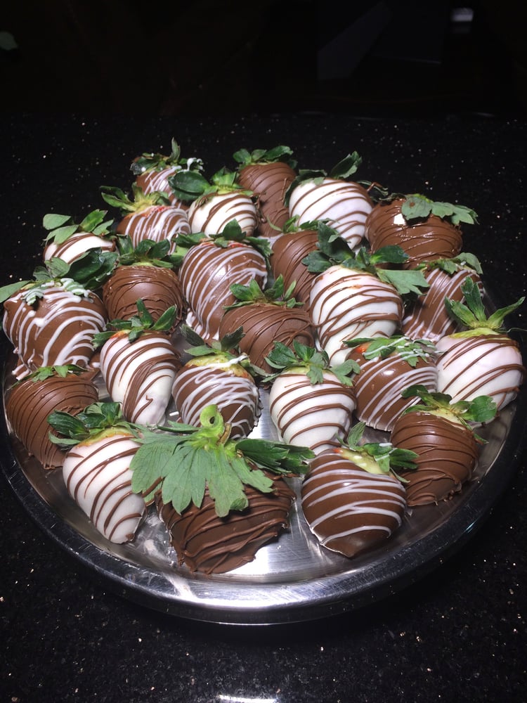 Image of Drizzled Chocolate Covered Berries