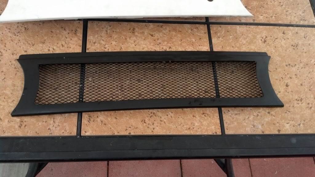 94-99 TOMs T020 Rear Center Grill | Camposites
