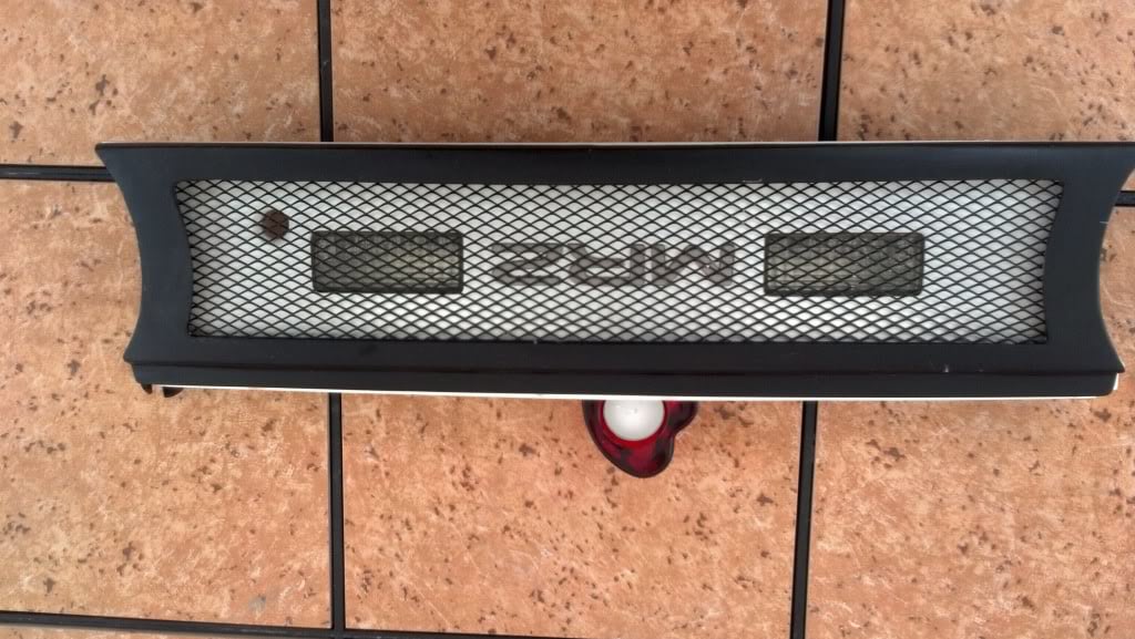 94-99 TOMs T020 Rear Center Grill | Camposites