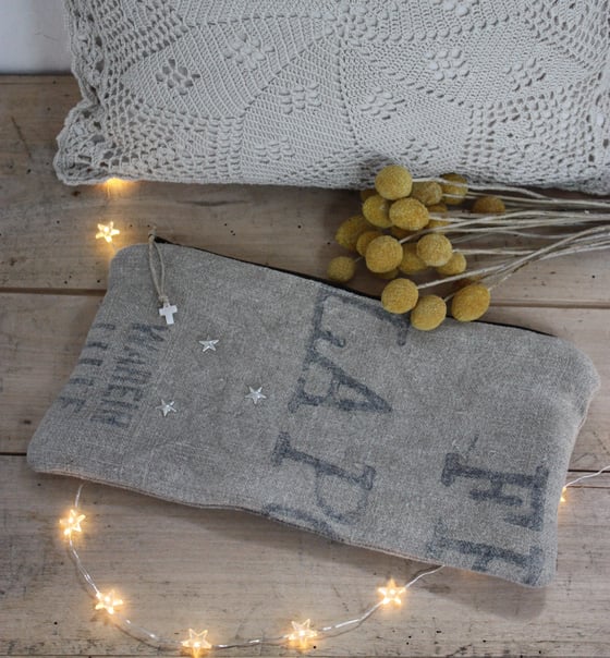 Image of Trousse plate en toile postale.