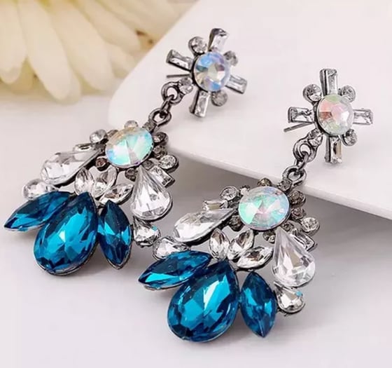 Image of CRYSTAL EARRING (3 colors available)