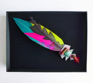 Image of broche AWA