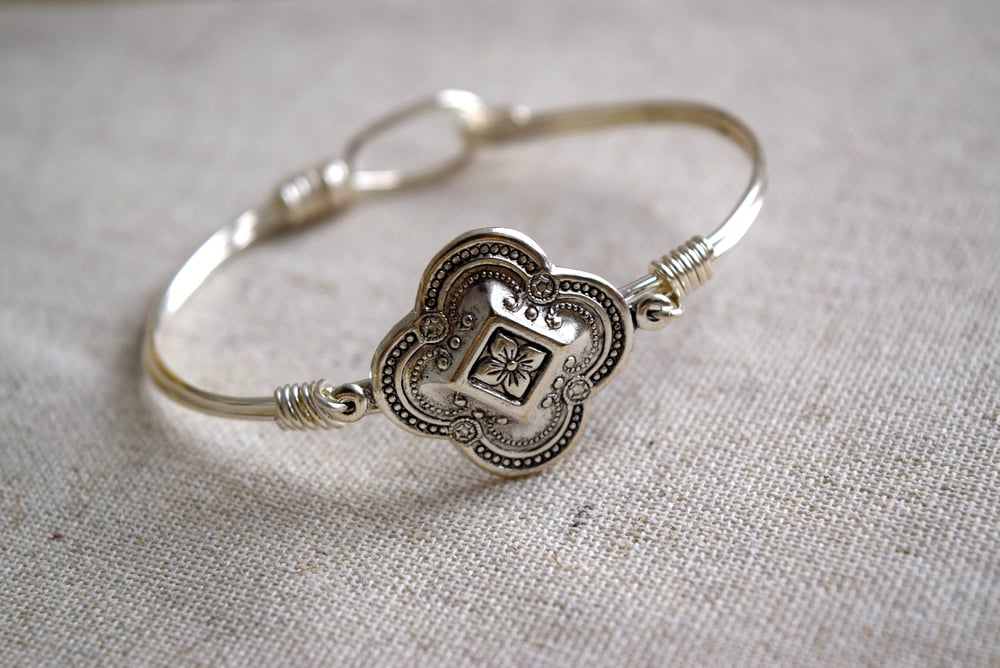 Image of The Nouveaux Clasp Bangle