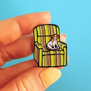 Image of Marty's Ugly chair & Eddie the dog, Frasier - inspired enamel pin - badge - lapel pin