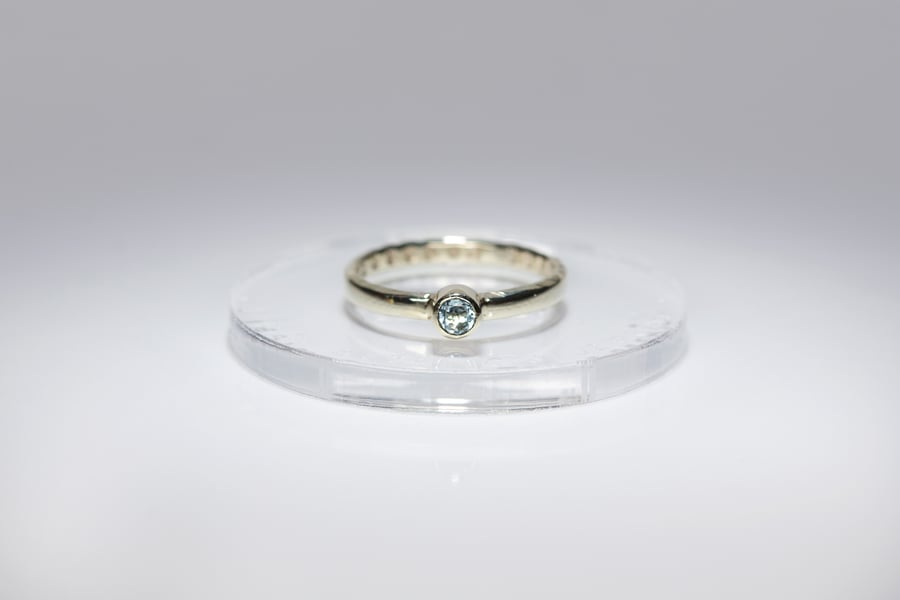 Image of "All you need is love" electrum ring with blue topaz  · AMORE TANTUM OPUS EST · 
