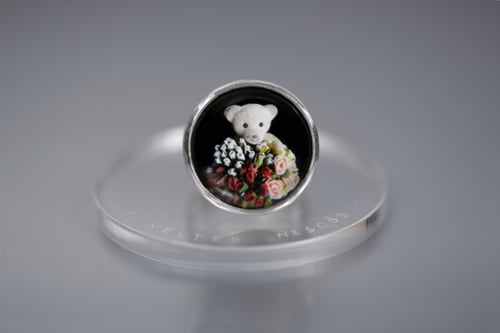Image of "Bringing gifts" teddy-bear’s silver ring with photo and rock crystal  · MUNERABUNDUS ·