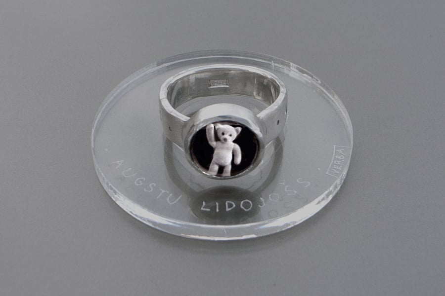 Image of "Flying high" teddy-bear’s silver ring with photo and rock crystal  · ALTIVOLANS ·