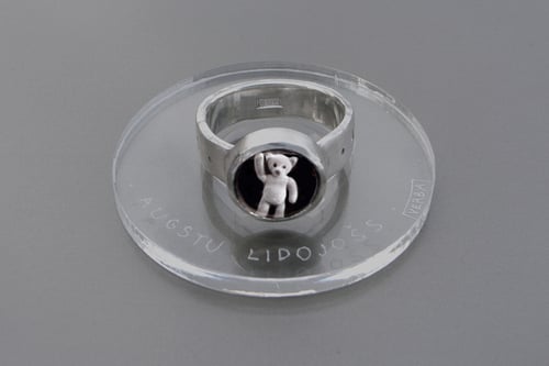 Image of "Flying high" teddy-bear’s silver ring with photo and rock crystal · ALTIVOLANS ·