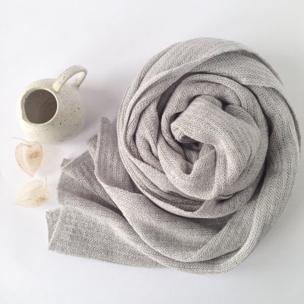 Image of Wooden Stribes Scarf // Light grey
