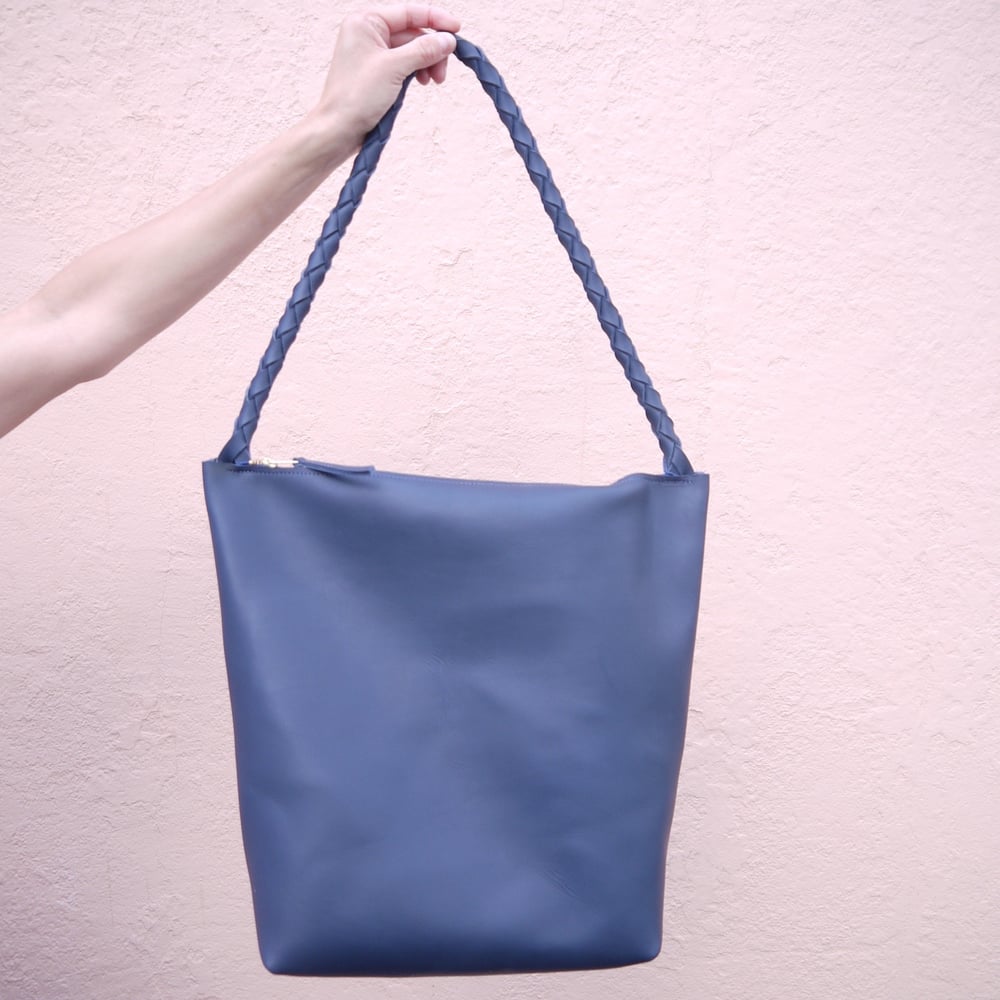 Image of Single Strap Zipper Tote No.1