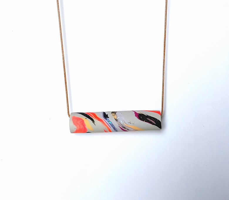 Image of grey matter bar necklace