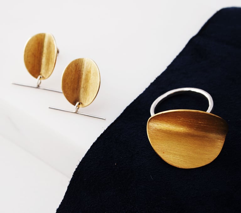 Electric Disc Studs Image 4