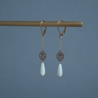 Image 3 of Boucles d'oreilles longues goutte nacre 