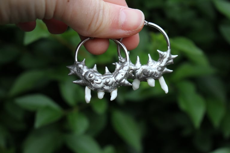 Dead good fox teeth hoop earrings Image 2