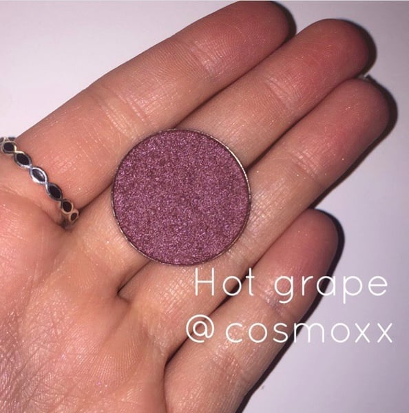 Image of Hot grape eyeshadow