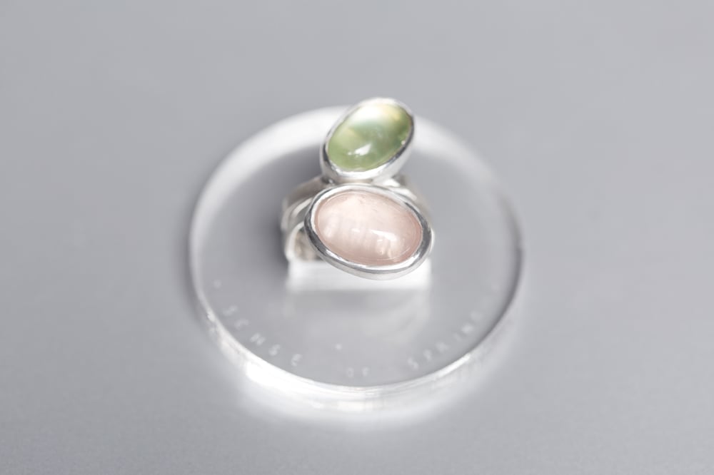 Image of "Sense of spring" silver rings with prehnite and rose quartz  · SENSUS VERIS ·