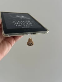 Image 2 of Monster Kindle Plug