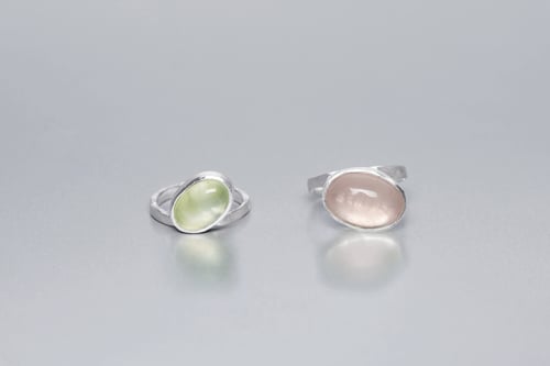 Image of "Sense of spring" silver rings with prehnite and rose quartz  · SENSUS VERIS ·
