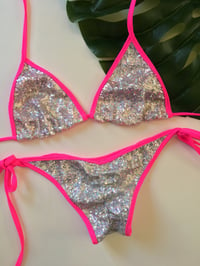 Triangle sequin silver with neon pink scrunch butt