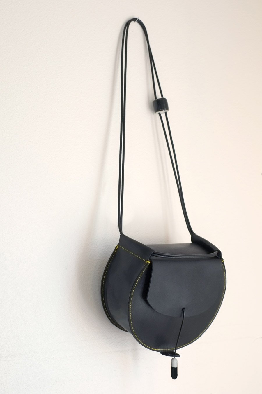 black drum bag