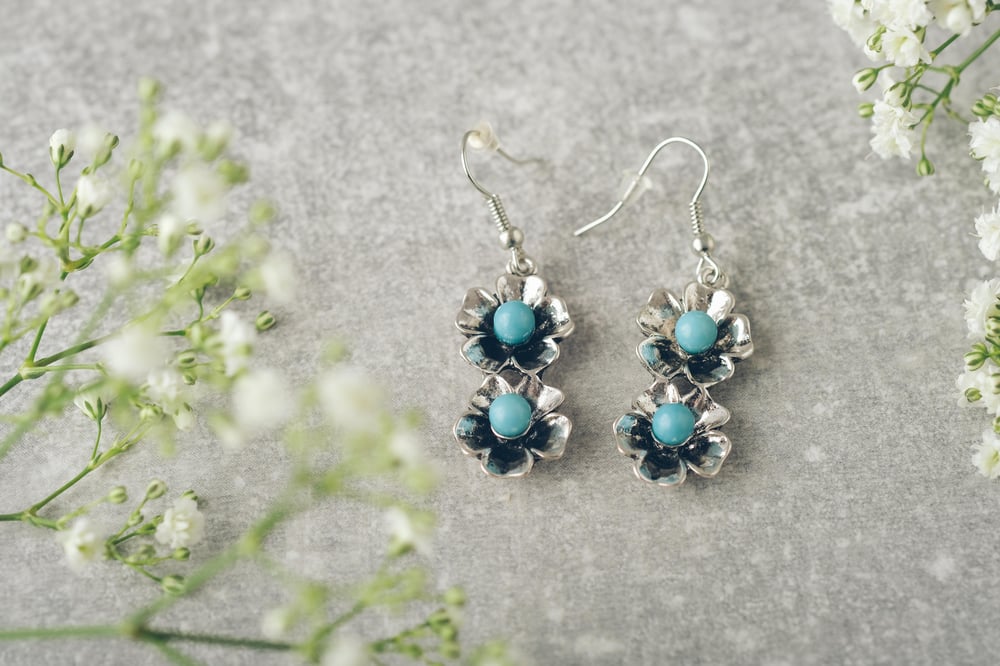 Image of Blue Daisy Necklace and FREE Matching Earrings