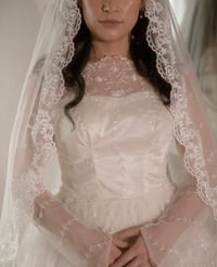Image 2 of Scalloped Lace Veil 