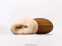 Image 5 of Fur slippers 🤎