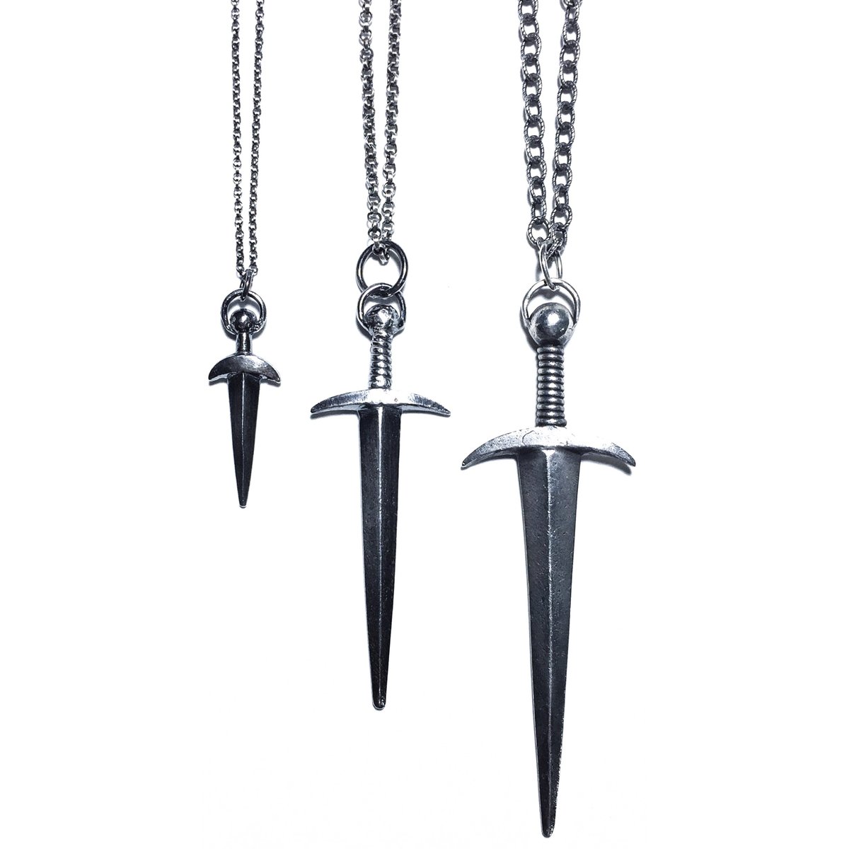 アクセサリー A&G Dagger Flamed Pendant Mixed Metal Flaming Heart Pendant With Sword, Sterling