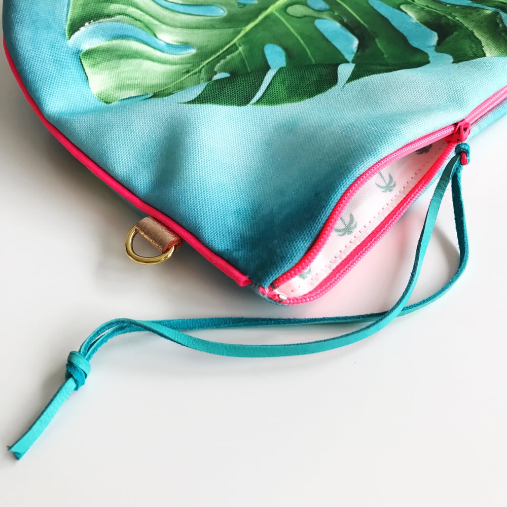 Image of Monstera Pouch XL