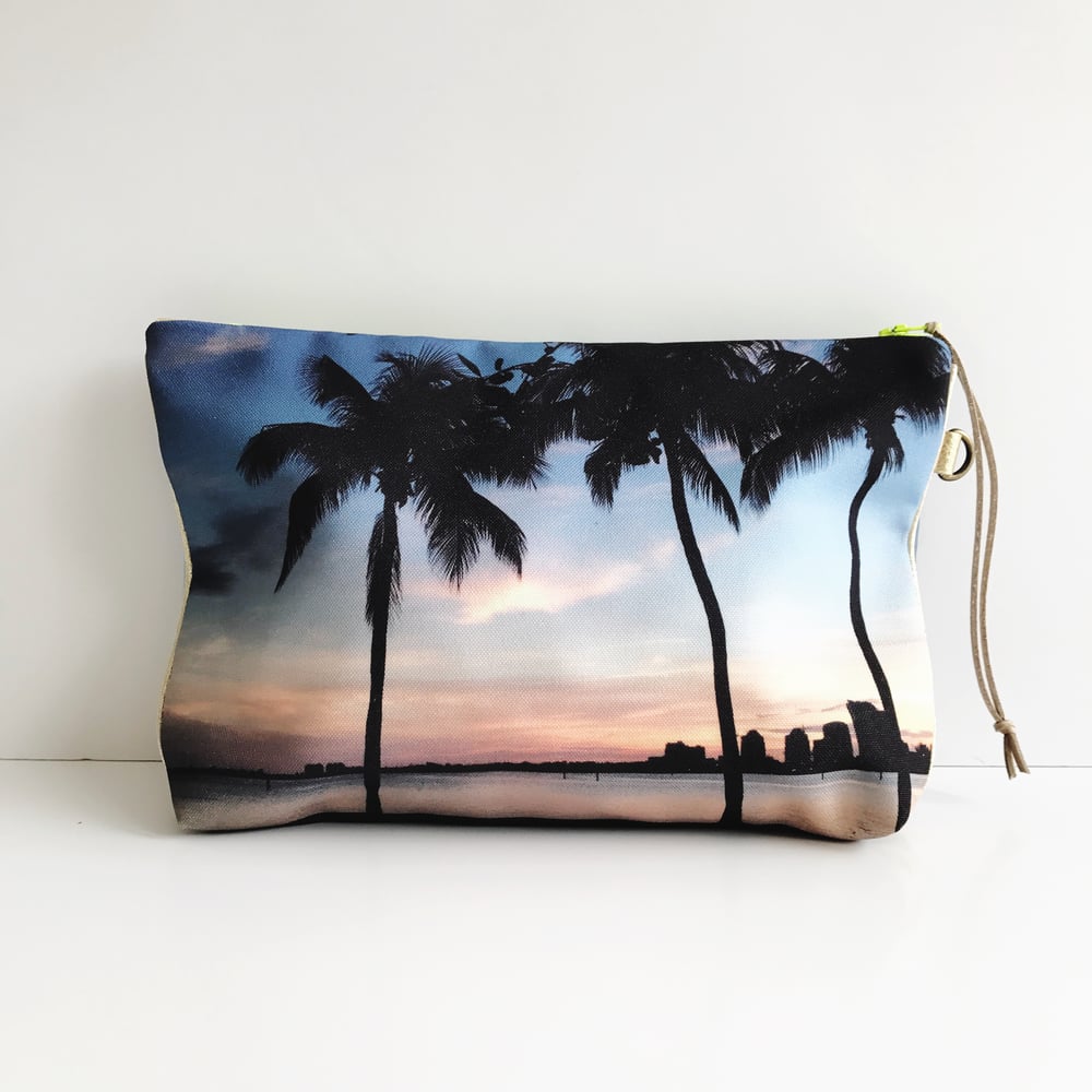 Image of Grove Isle Sunset Pouch L