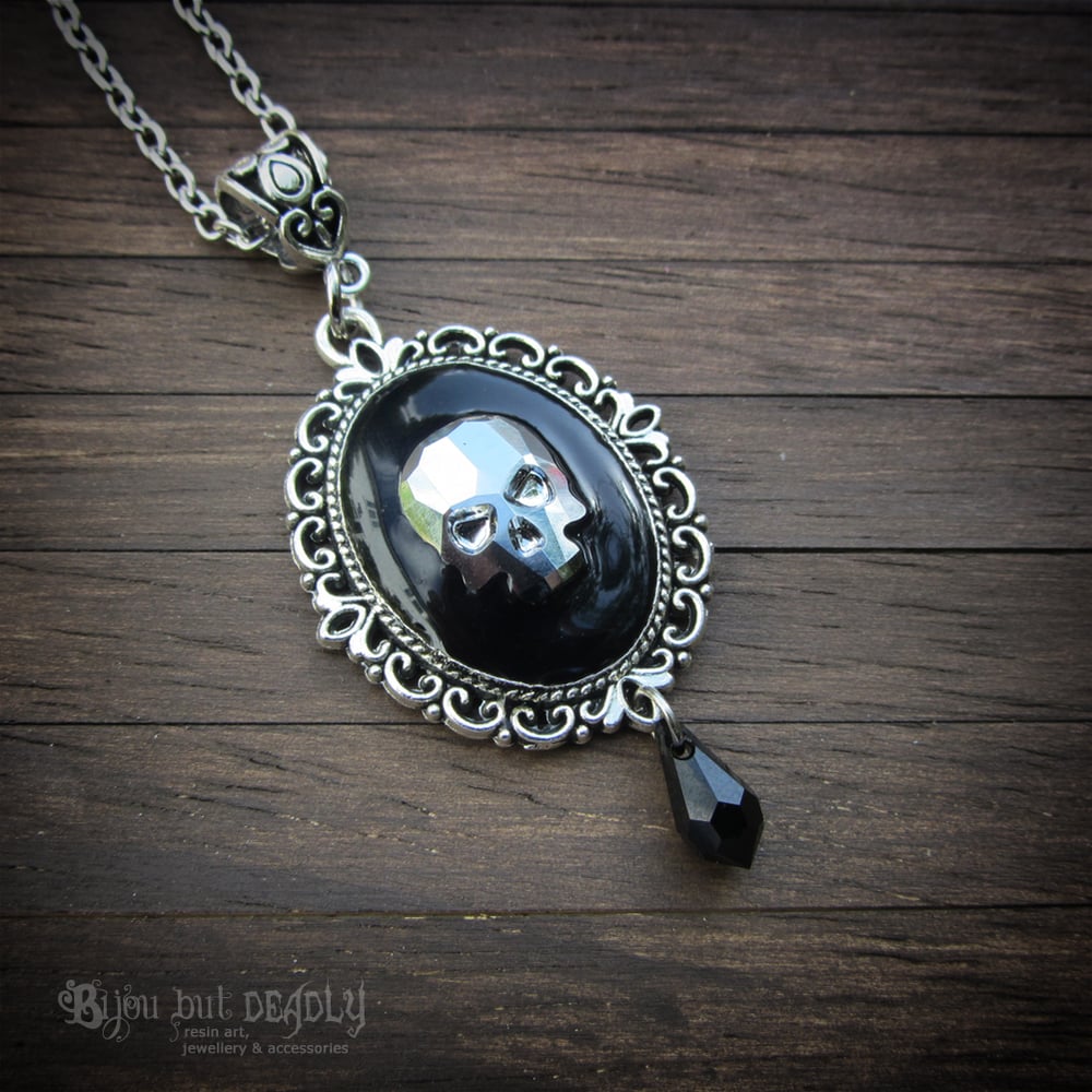 Antique Silver Crystal Skull Cameo Necklace *ON SALE - WAS £17 NOW £15*