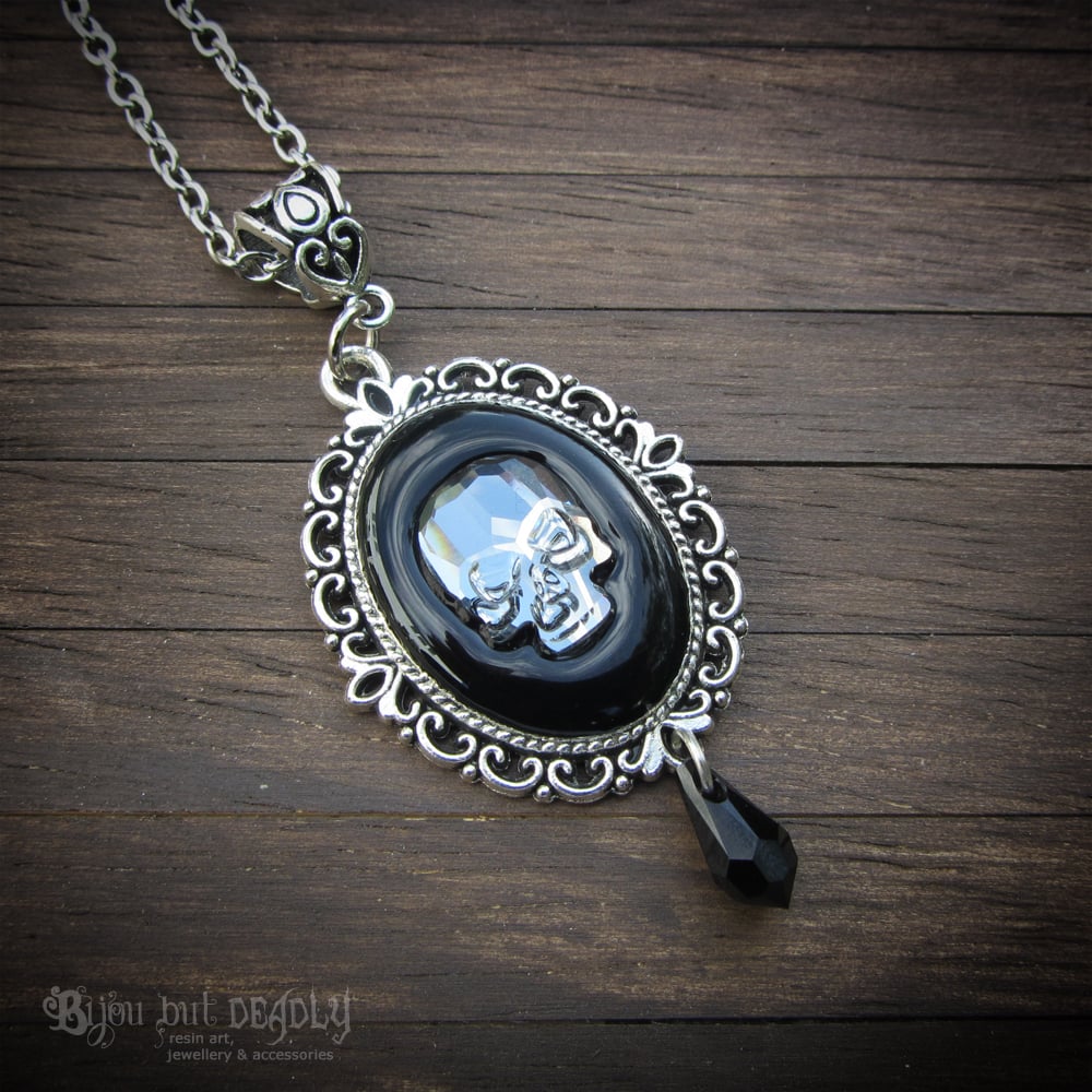 Antique Silver Crystal Skull Cameo Necklace *ON SALE - WAS £17 NOW £15*