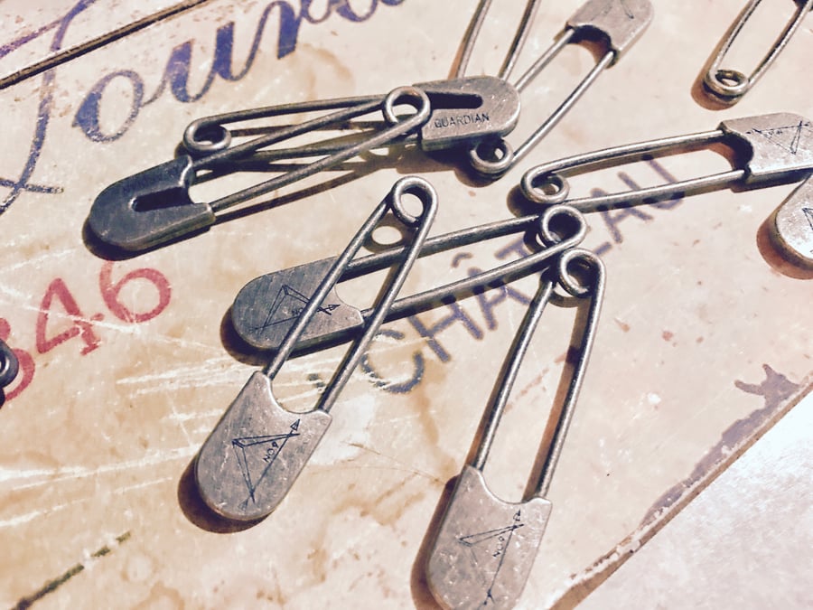 Image of NO.9 VINTAGE SAFETY PIN