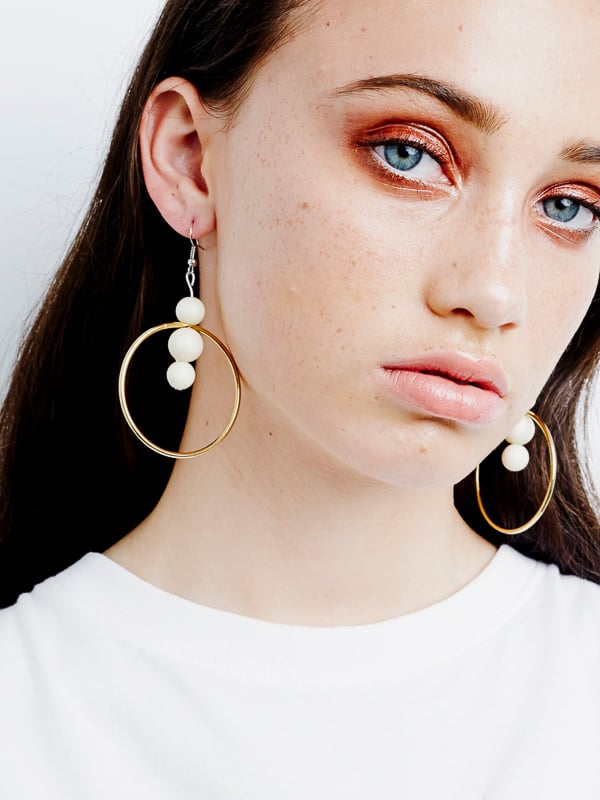 Image of Circle Pearl Drop Earrings 