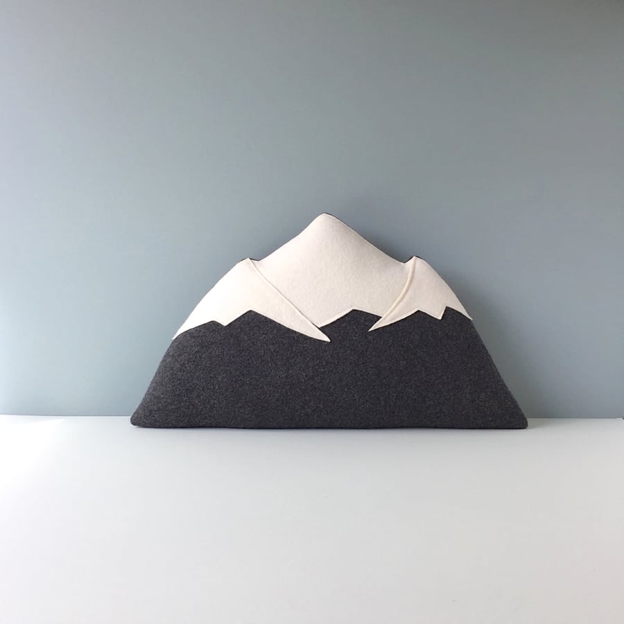 Image of Mt Rainier - Mountain Pillow