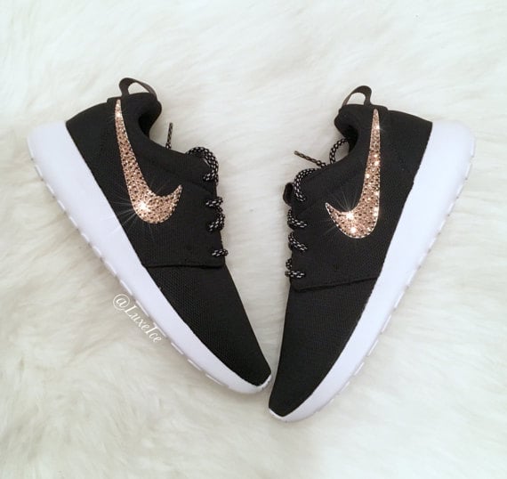 nike roshe run black and gold