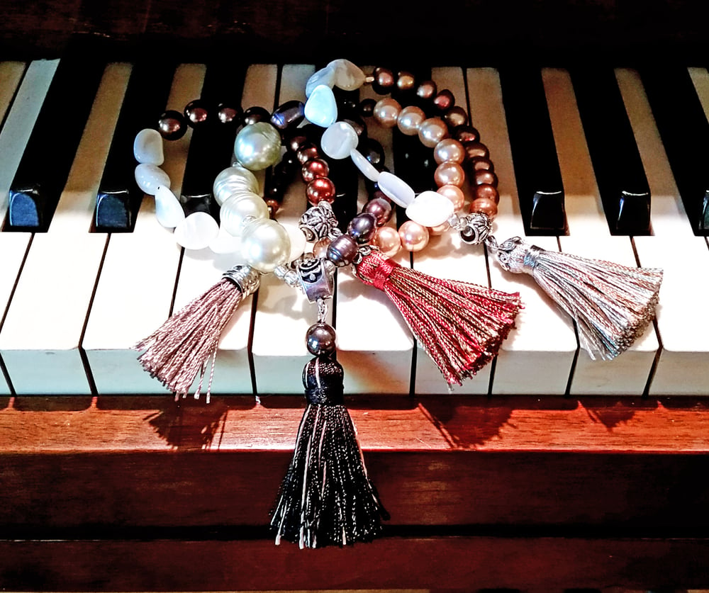 Image of Two-Color Freshwater Cultured Pearls Stacking Tassel Bracelet Brown and Pink Mauve