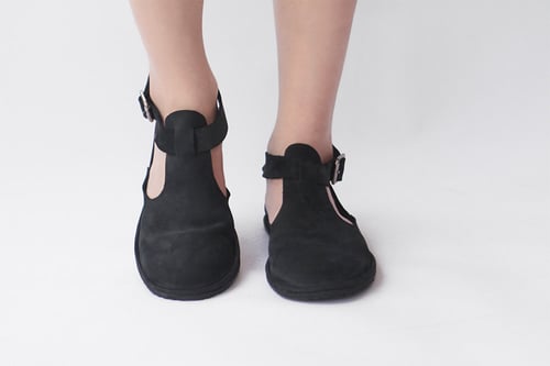Image of Cut-out in Nubuck Black