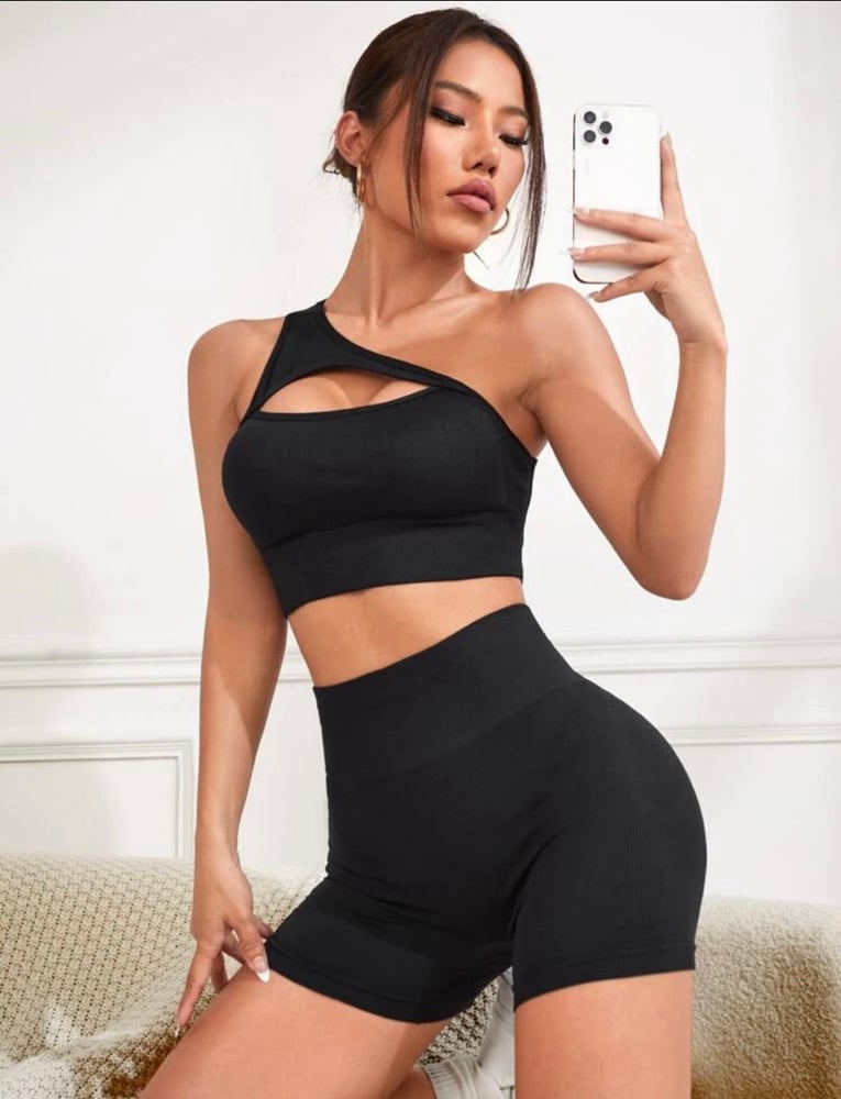 Image of Compressed Sports Bra & Shorts 