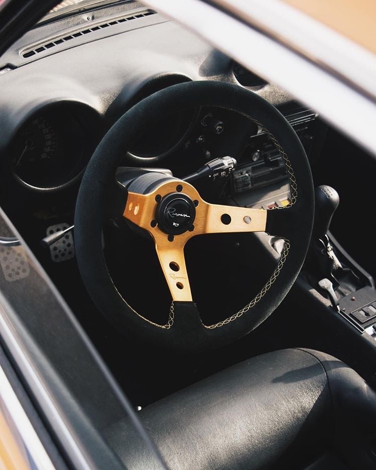 Image of Renown 100 Gold Steering Wheel